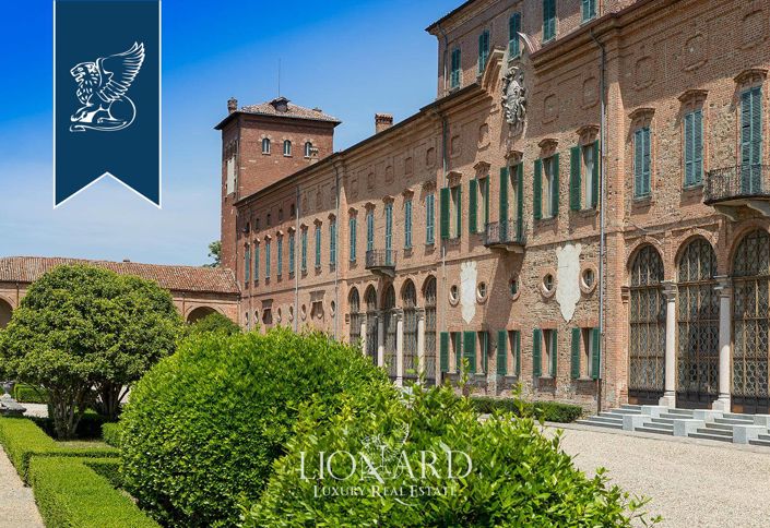 Image No.5-55 Bed Property for sale