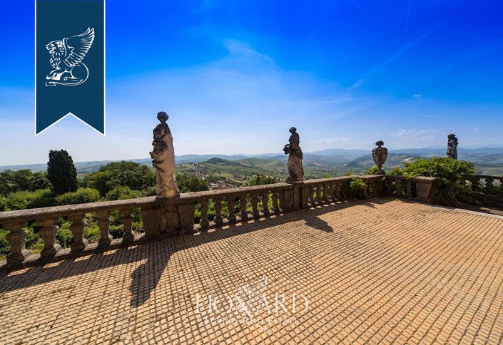 Image No.9-55 Bed Property for sale