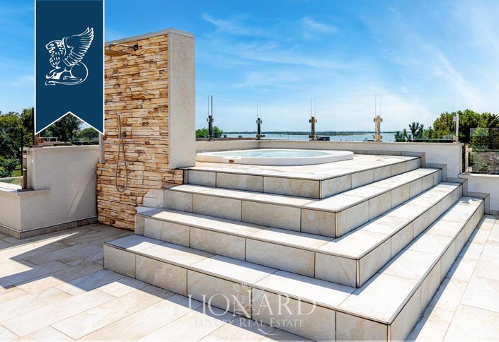 Image No.12-5 Bed Villa for sale