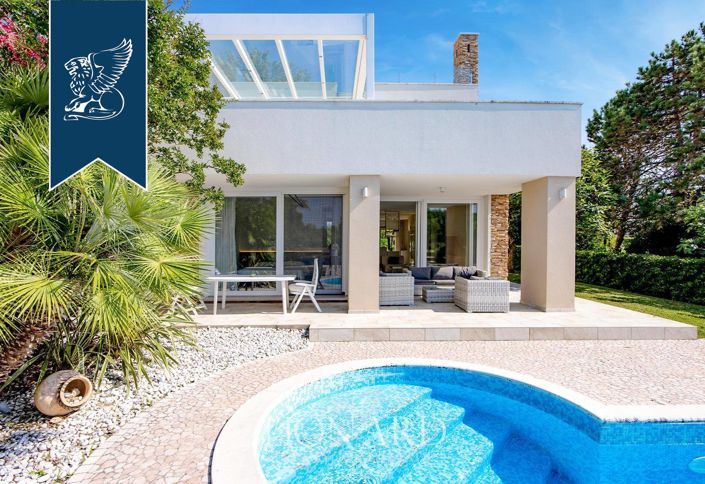 Image No.9-5 Bed Villa for sale