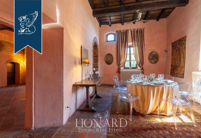 Image No.26-6 Bed Property for sale