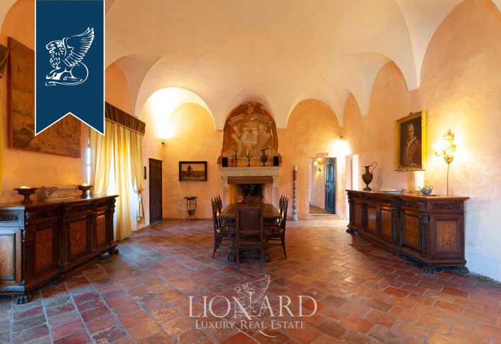 Image No.28-6 Bed Property for sale