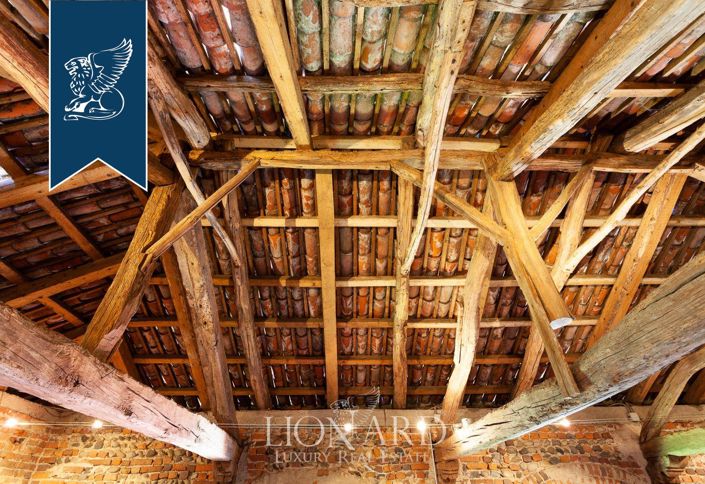 Image No.43-6 Bed Property for sale