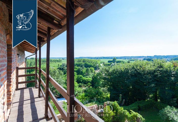 Image No.45-6 Bed Property for sale