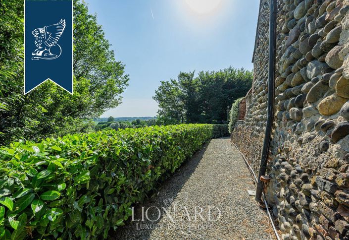 Image No.49-6 Bed Property for sale