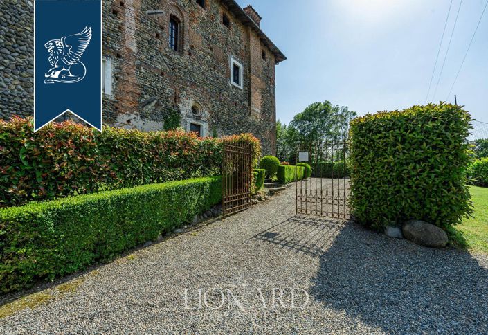 Image No.50-6 Bed Property for sale