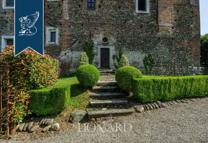 Image No.51-6 Bed Property for sale