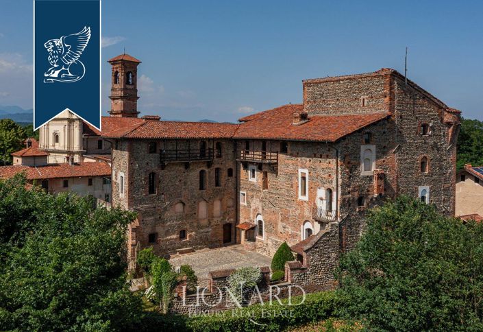 Image No.55-6 Bed Property for sale