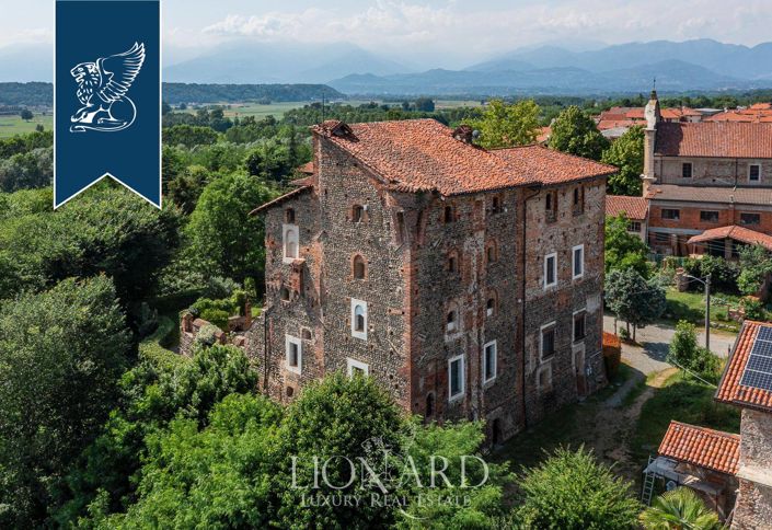 Image No.56-6 Bed Property for sale