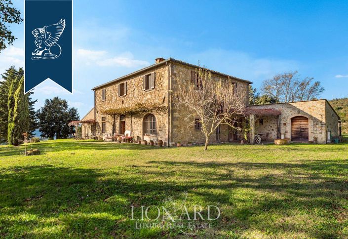 Image No.4-9 Bed Villa for sale