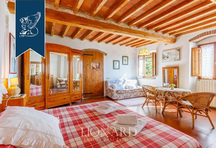 Image No.33-Ferme de 11 chambres à vendre à Florence