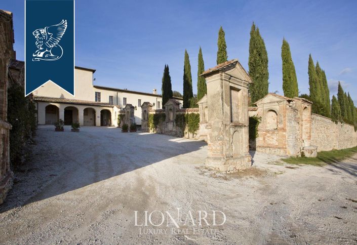 Image No.8-22 Bed Villa for sale