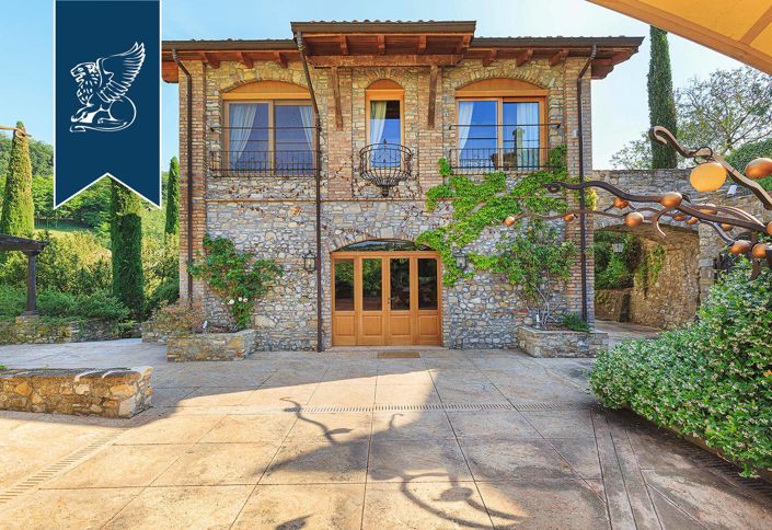 Image No.17-10 Bed Property for sale