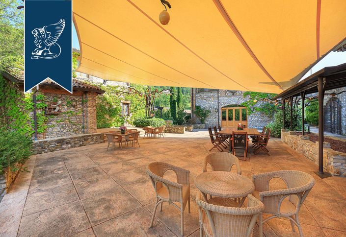 Image No.21-10 Bed Property for sale