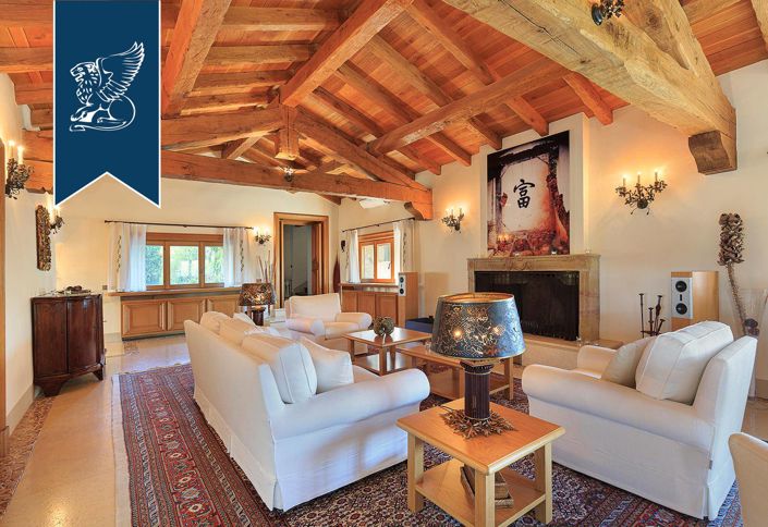 Image No.24-10 Bed Property for sale