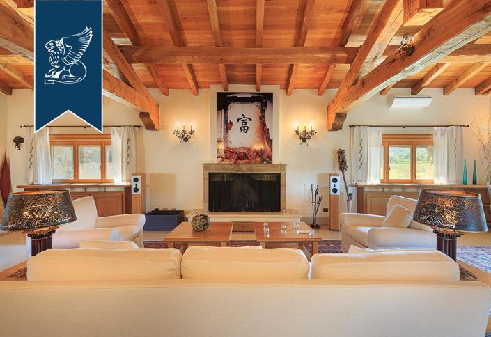 Image No.25-10 Bed Property for sale