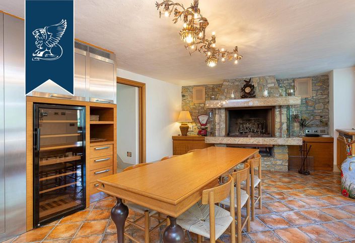 Image No.43-10 Bed Property for sale