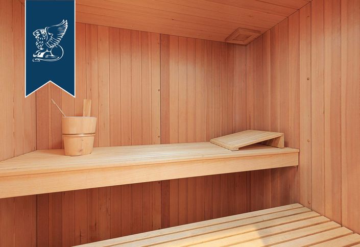 Image No.50-10 Bed Property for sale