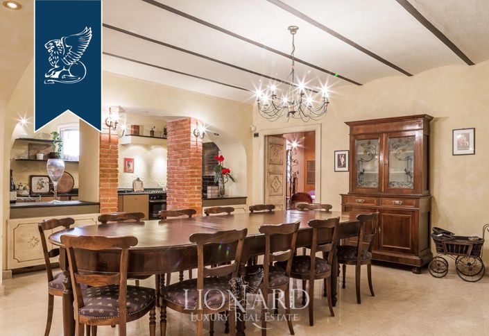 Image No.10-8 Bed Villa for sale