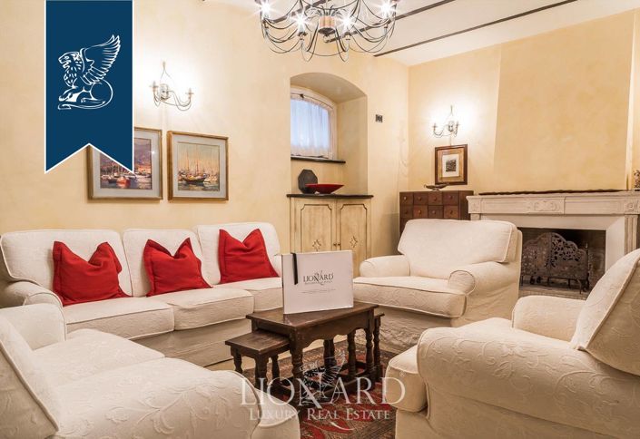 Image No.11-8 Bed Villa for sale