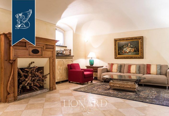 Image No.12-8 Bed Villa for sale