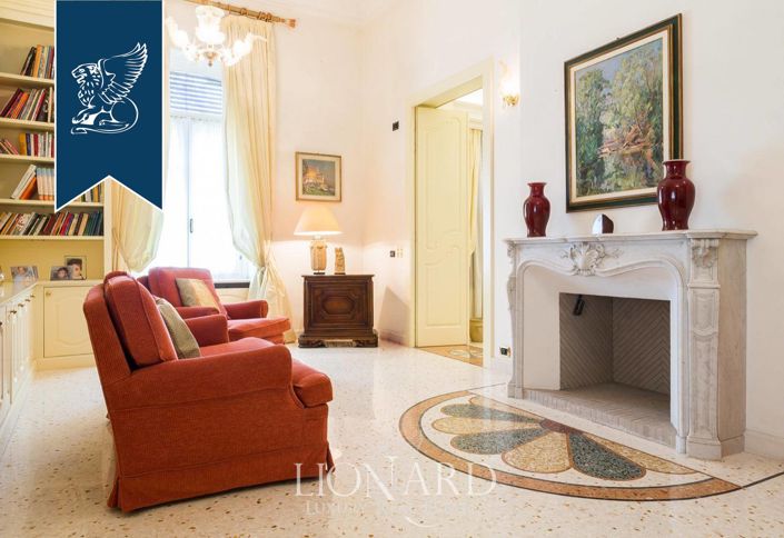 Image No.19-8 Bed Villa for sale