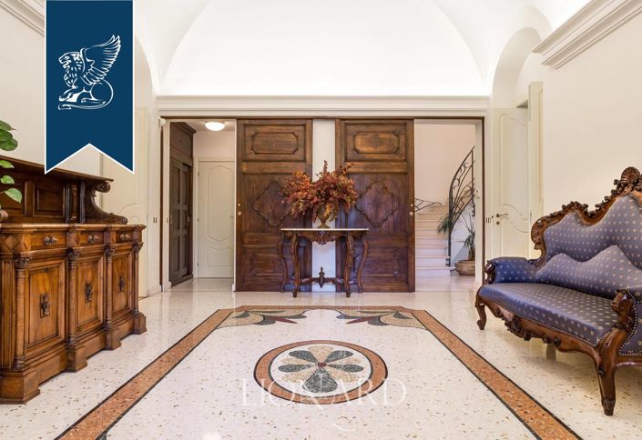 Image No.8-8 Bed Villa for sale