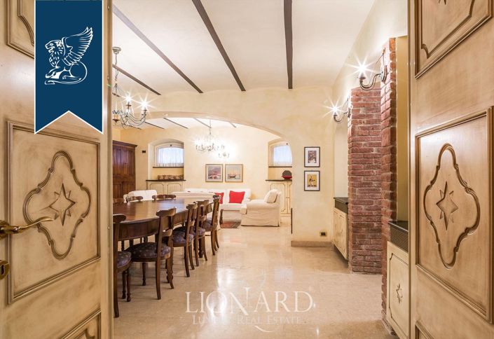 Image No.9-8 Bed Villa for sale