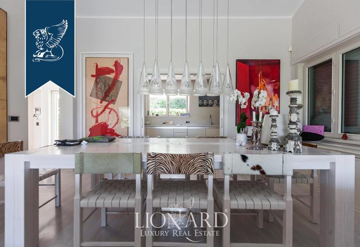 Image No.10-5 Bed Villa for sale