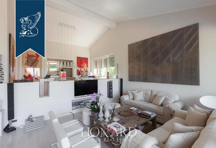 Image No.6-5 Bed Villa for sale