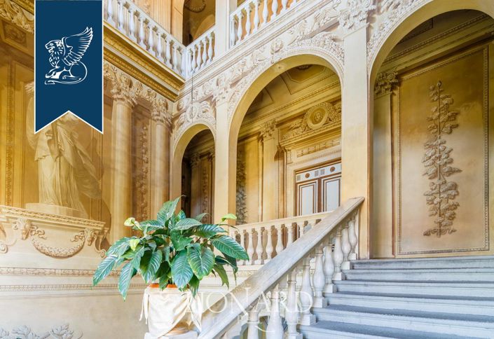 Image No.16-25 Bed Villa for sale