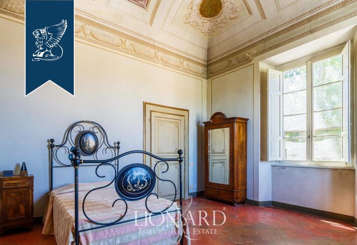 Image No.51-25 Bed Villa for sale