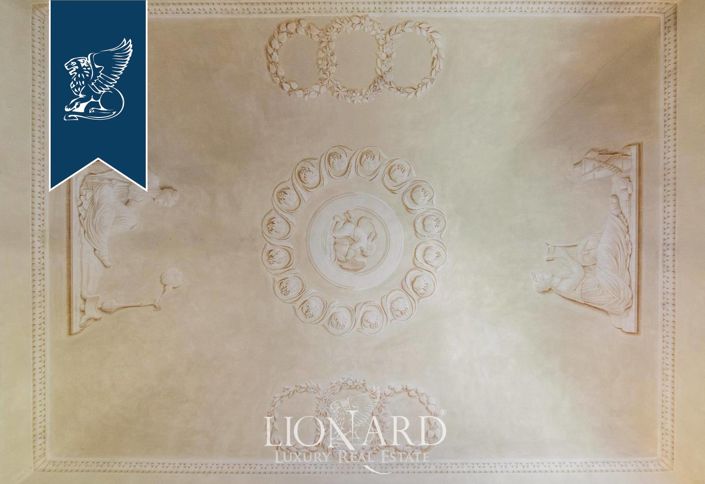 Image No.54-25 Bed Villa for sale