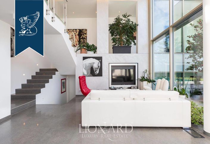 Image No.21-5 Bed Villa for sale