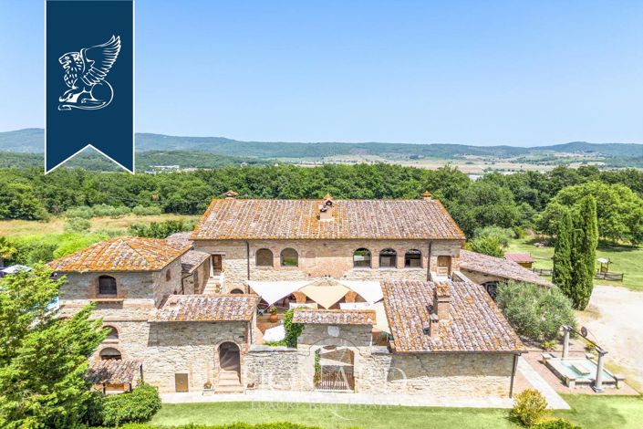 Image No.2-Ferme de 10 chambres à vendre à Rapolano Terme