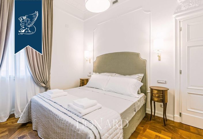 Image No.42-5 Bed Villa for sale