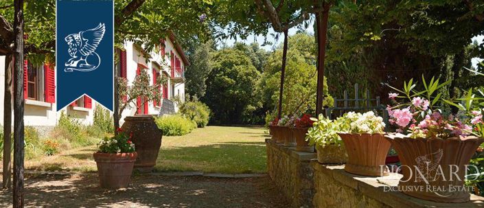 Image No.11-50 Bed Farmhouse for sale