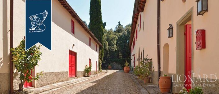 Image No.3-50 Bed Farmhouse for sale