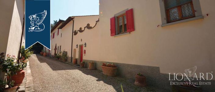 Image No.4-50 Bed Farmhouse for sale