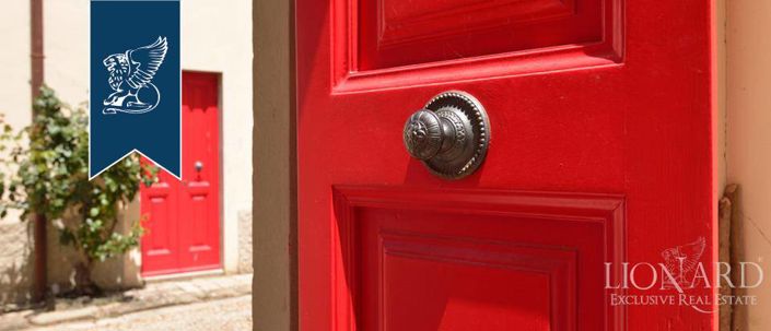 Image No.9-50 Bed Farmhouse for sale