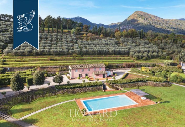 Image No.2-8 Bed Villa for sale