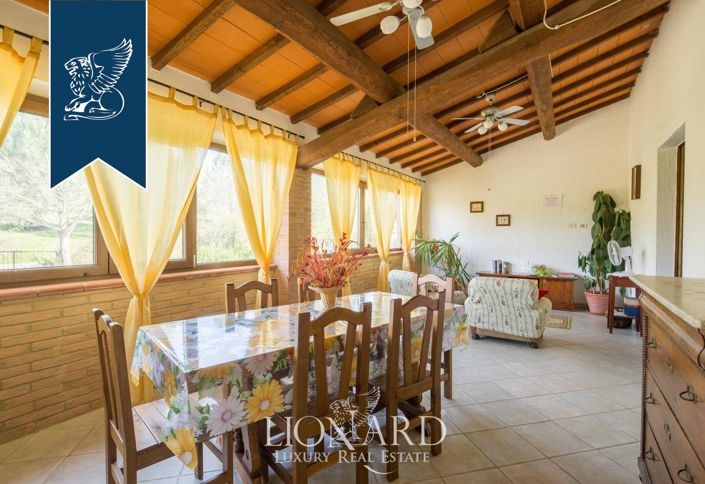 Image No.23-Ferme de 6 chambres à vendre à Cinigiano