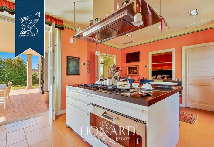 Image No.6-4 Bed Villa for sale