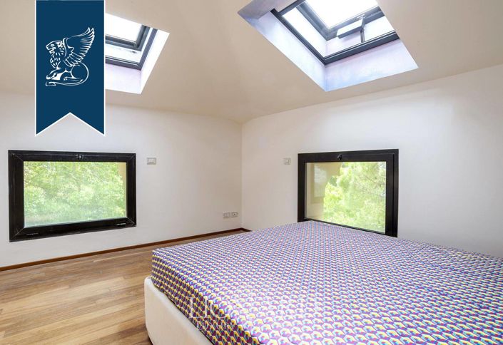 Image No.34-8 Bed Villa for sale