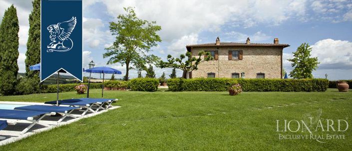 Image No.4-12 Bed Farmhouse for sale