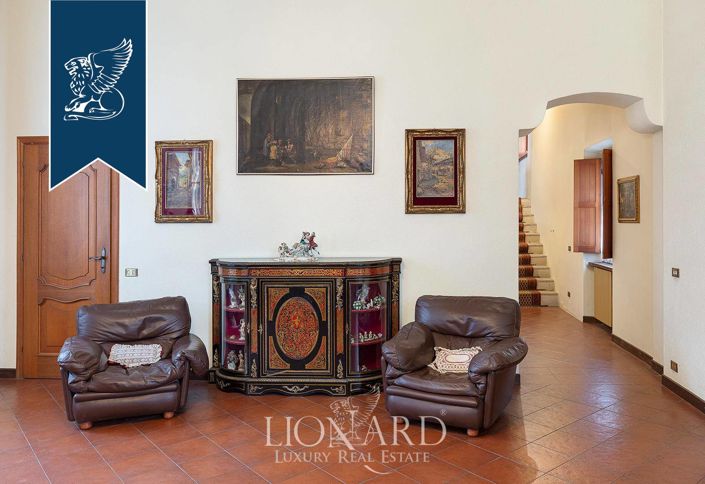 Image No.28-10 Bed Property for sale