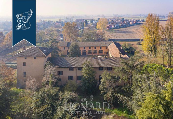 Image No.48-10 Bed Property for sale