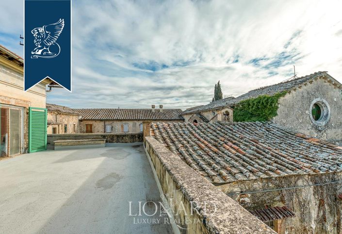 Image No.30-10 Bed Villa for sale