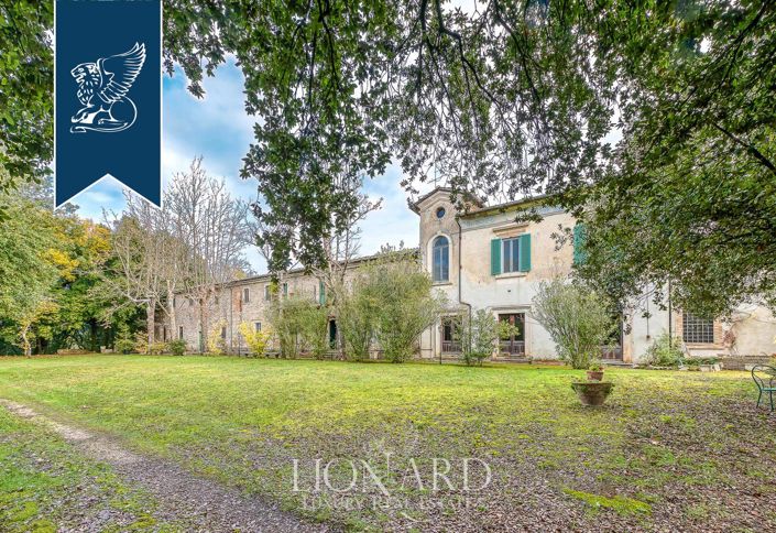 Image No.8-10 Bed Villa for sale