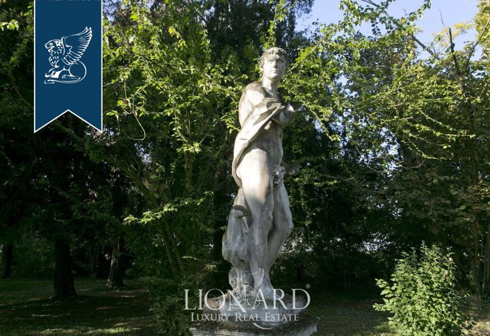 Image No.13-30 Bed Villa for sale